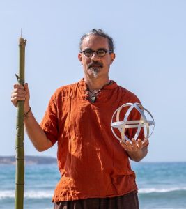 Alekos Alchemist on the beach