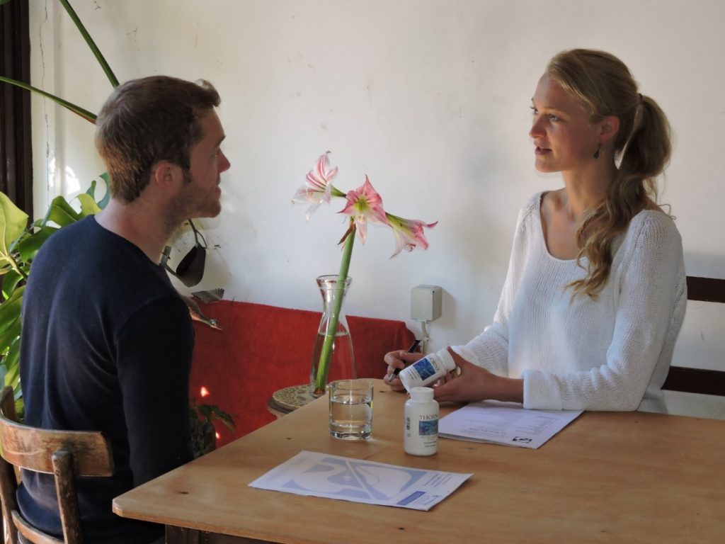 Colleen Grassnick Corfu naturopath with a client